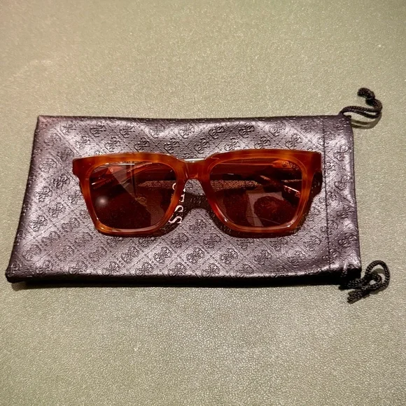 NEW Guess GU00064 Prescription Unisex Sunglasses - Picture 2 of 3